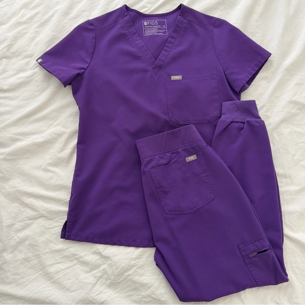 FIGS Catarina Top & Zamora Jogger Set